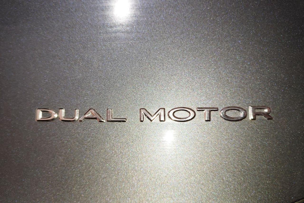 эмблема Tesla Model 3 1 поколение 2021, 1484848-00, 1474572-00 - фото №1