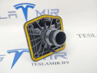 Переходник патрубка системы охлаждения основной батареи (штуцер) Tesla Model 3 1 поколение 2020, 1090365-00