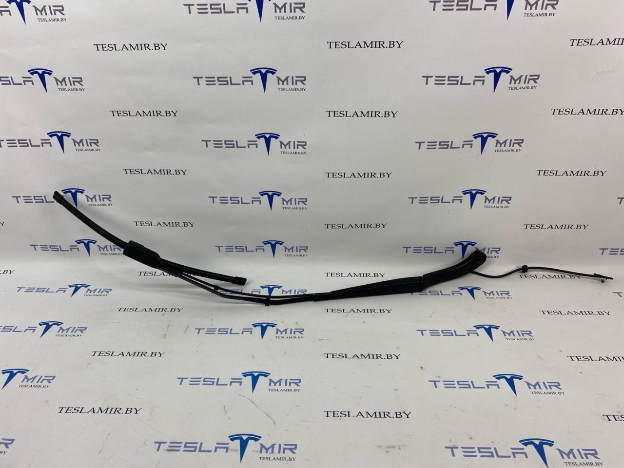 щеткодержатель (поводок стеклоочистителя, дворник) Tesla Model Y 1 поколение 2021, 1490249-00 - фото №1