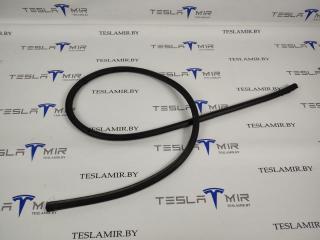 уплотнитель двери Tesla Model 3 1 поколение 2022, 1090493-00
