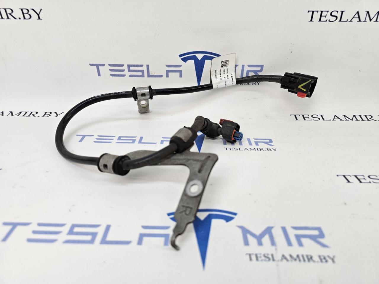 Электропроводка суппорта (ручника) правая Tesla Model 3 1 поколение 2022, 1044782-00 - фото №1