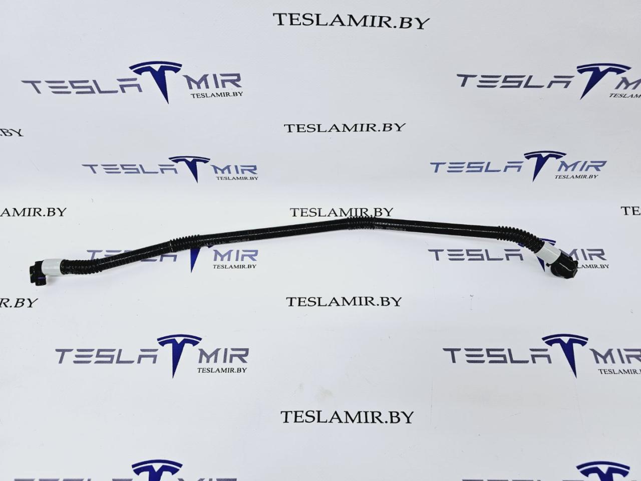Патрубок системы охлаждения пластиковый Tesla Model 3 1 поколение 2022, 1521568-00 - фото №1