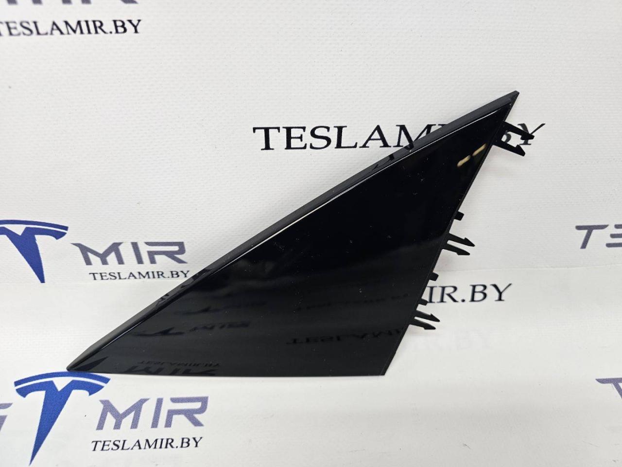 Накладка на зеркало (треугольник) правая Tesla Model Y 1 поколение 2021, 1495633-00 - фото №1
