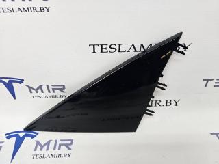 Накладка на зеркало (треугольник) правая Tesla Model Y 1 поколение 2021, 1495633-00