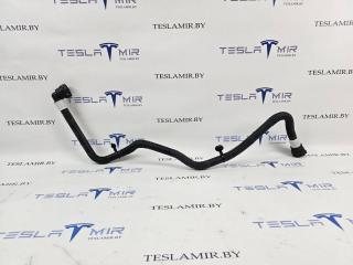 Патрубок системы охлаждения пластиковый передний Tesla Model 3 1 поколение 2021, 1501332-00, 1629593-00