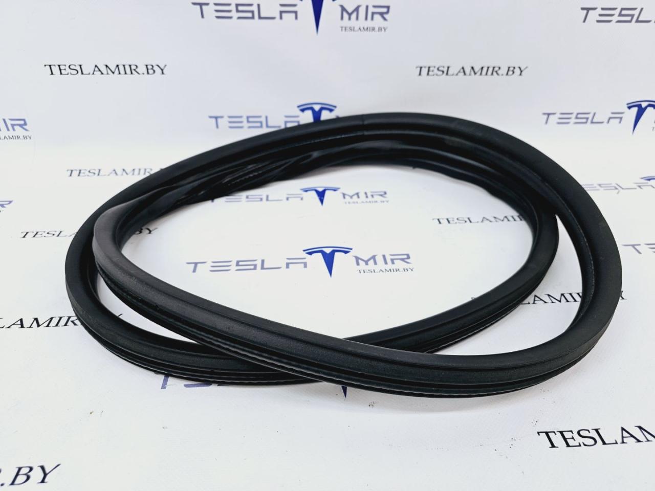 Уплотнитель резиновый бокса капота (корыта) Tesla Model 3 1 поколение 2020, 1090492-00 - фото №1