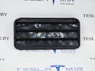 Вентиляционный клапан заднего багажника (жабры) Tesla Model 3 1 поколение 2020, 1098751-00