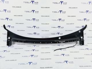 Дождевик (жабо) - панель щёток стеклоочистителя пластиковая Tesla Model S 1 поколение [2-й рестайлинг] 2022, 1564268-00