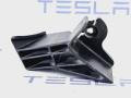 кронштейн передней панели (телевизора) Tesla Model S 1 поколение [2-й рестайлинг] 2022, 1704656-00 - фото №3