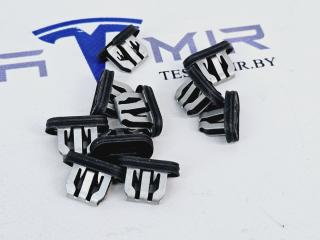 Клипса крепления накладки порога Tesla Model 3 1 поколение 2020, 1110167-00