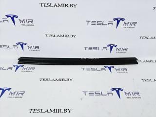 Уплотнитель стекла Tesla Model S 1 поколение [2-й рестайлинг] 2022, 1613733-00
