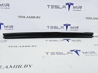 Уплотнитель стекла Tesla Model S 1 поколение [2-й рестайлинг] 2022, 1613732-00