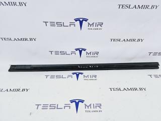 Уплотнитель стекла Tesla Model S 1 поколение [2-й рестайлинг] 2022, 1613730-00