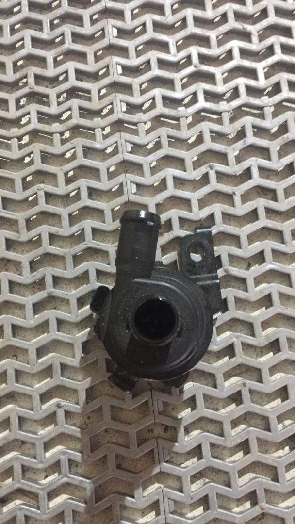 насос антифриза дополнительный GMC Terrain 2 поколение 2018, 2.0 л., бензин, АКПП, внедорожник 5 дв. - фото №1