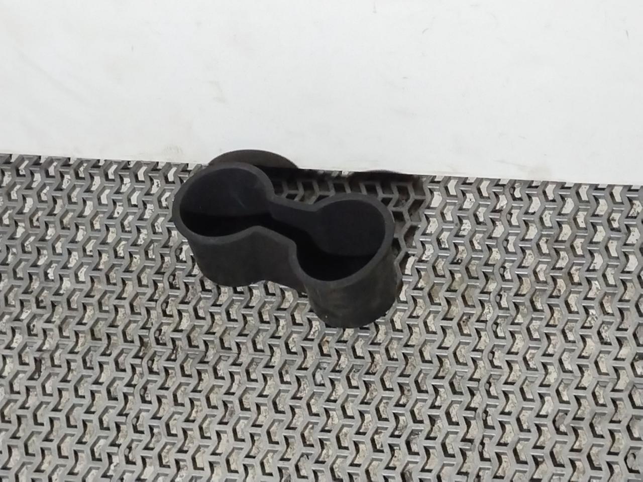 подстаканник Chevrolet Equinox 3 поколение 2018, 1.5 л., бензин, АКПП, внедорожник 5 дв. - фото №1