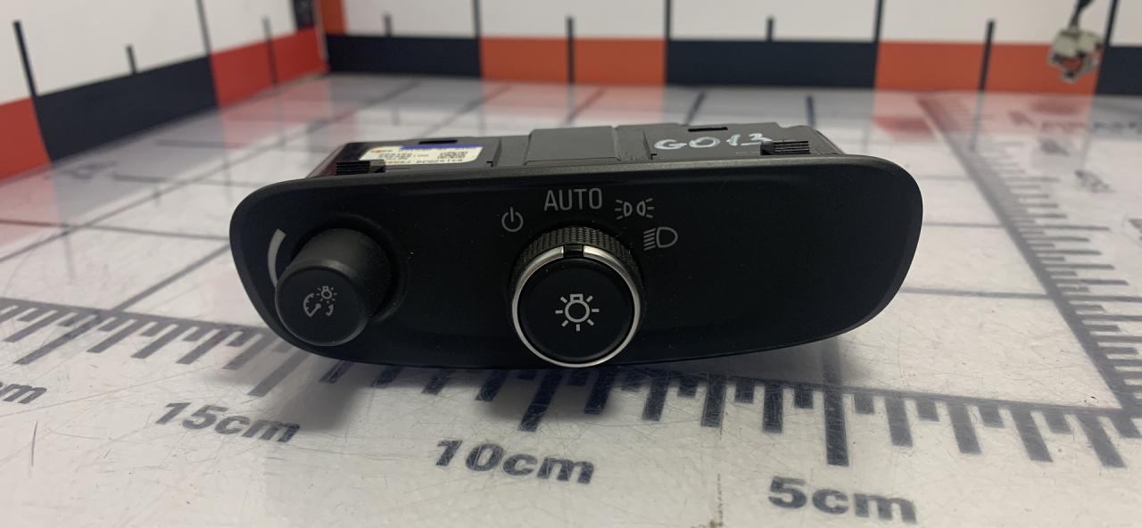 блок управления светом GMC Terrain 2 поколение 2018, 2.0 л., бензин, АКПП, внедорожник 5 дв. - фото №1