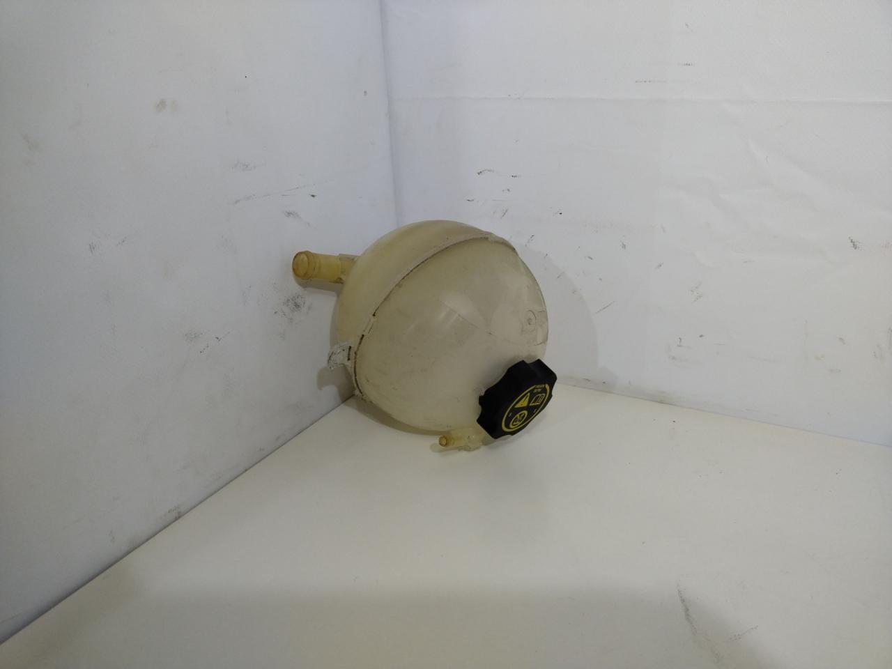 бачок расширительный Chevrolet Equinox 3 поколение 2019, 1.5 л., бензин, АКПП, черный, внедорожник 5 дв., полный привод, 23386455 - фото №1