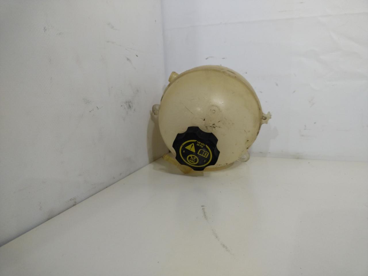 бачок расширительный GMC Terrain 2 поколение 2018, 2.0 л., бензин, АКПП, серый, передний привод, 23386455 - фото №1