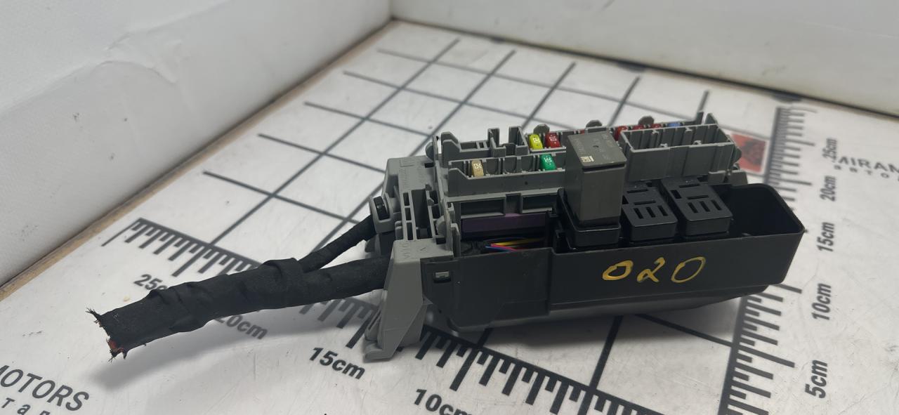 блок предохранителей GMC Terrain 2 поколение 2019, 1.5 л., бензин, АКПП, белый, внедорожник 5 дв. - фото №1