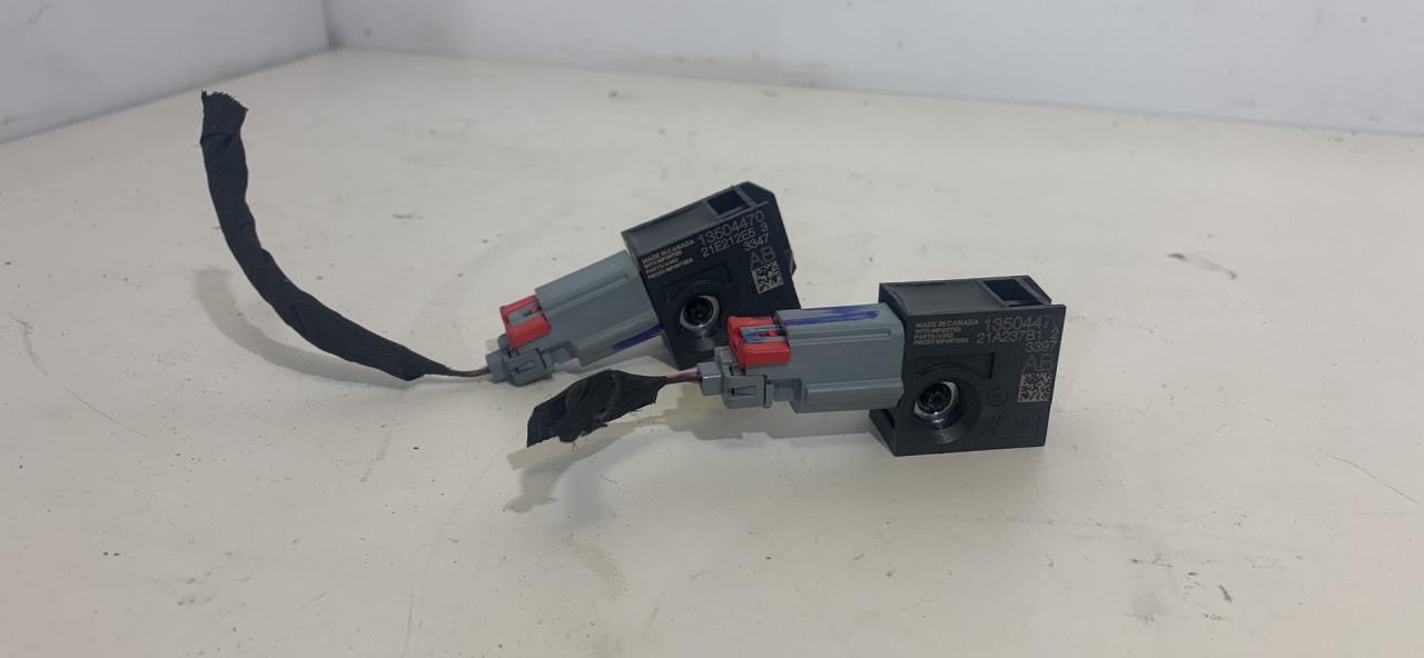 датчик удара GMC Terrain 2 поколение 2018, 1.5 л., бензин, АКПП, черный, внедорожник 5 дв., полный привод, 13504470 - фото №1