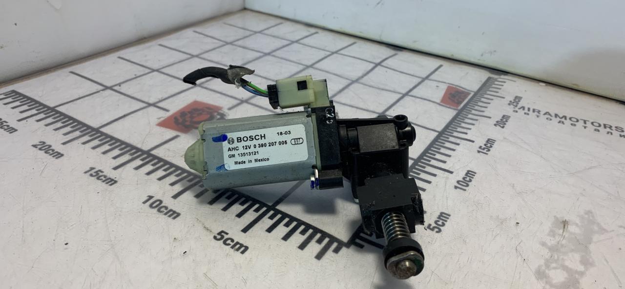 моторчик регулировки сиденья Chevrolet Equinox 3 поколение 2018, 1.5 л., бензин, АКПП, черный, внедорожник 5 дв., полный привод - фото №1