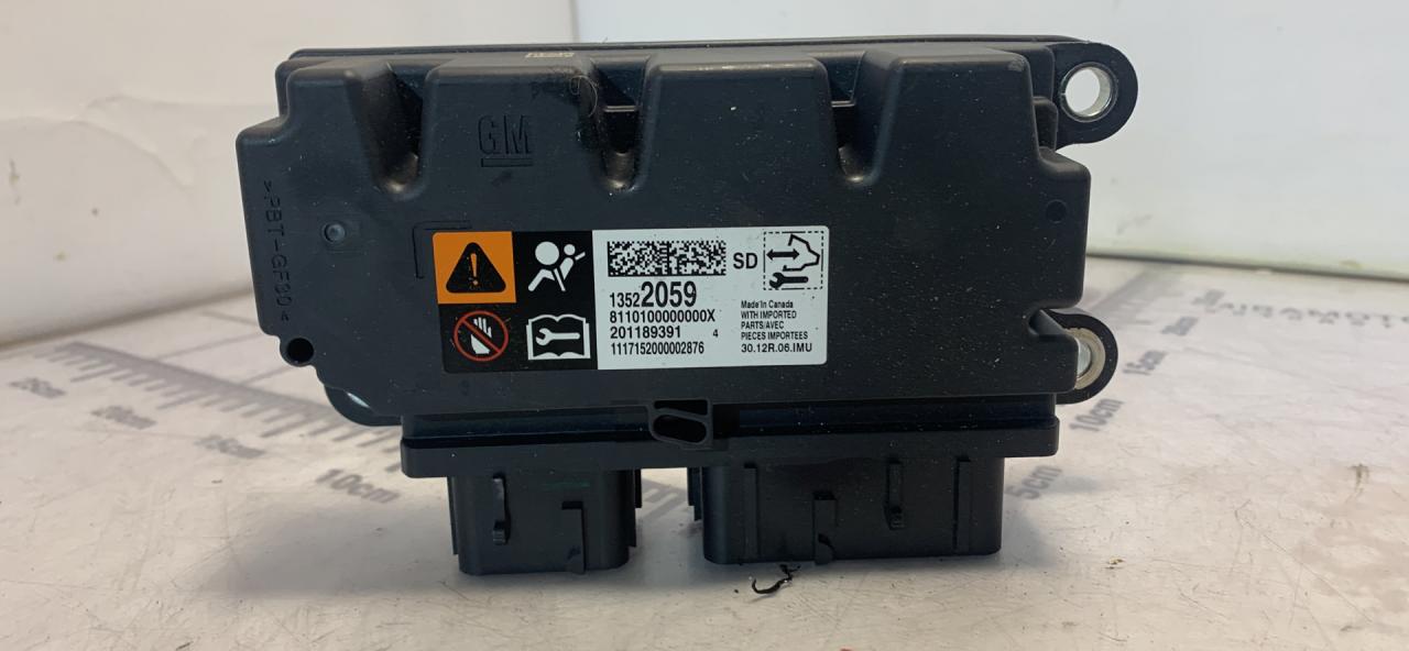 блок AirBag GMC Terrain 2 поколение 2018, 2.0 л., бензин, АКПП, серый, передний привод, 13522059 - фото №1