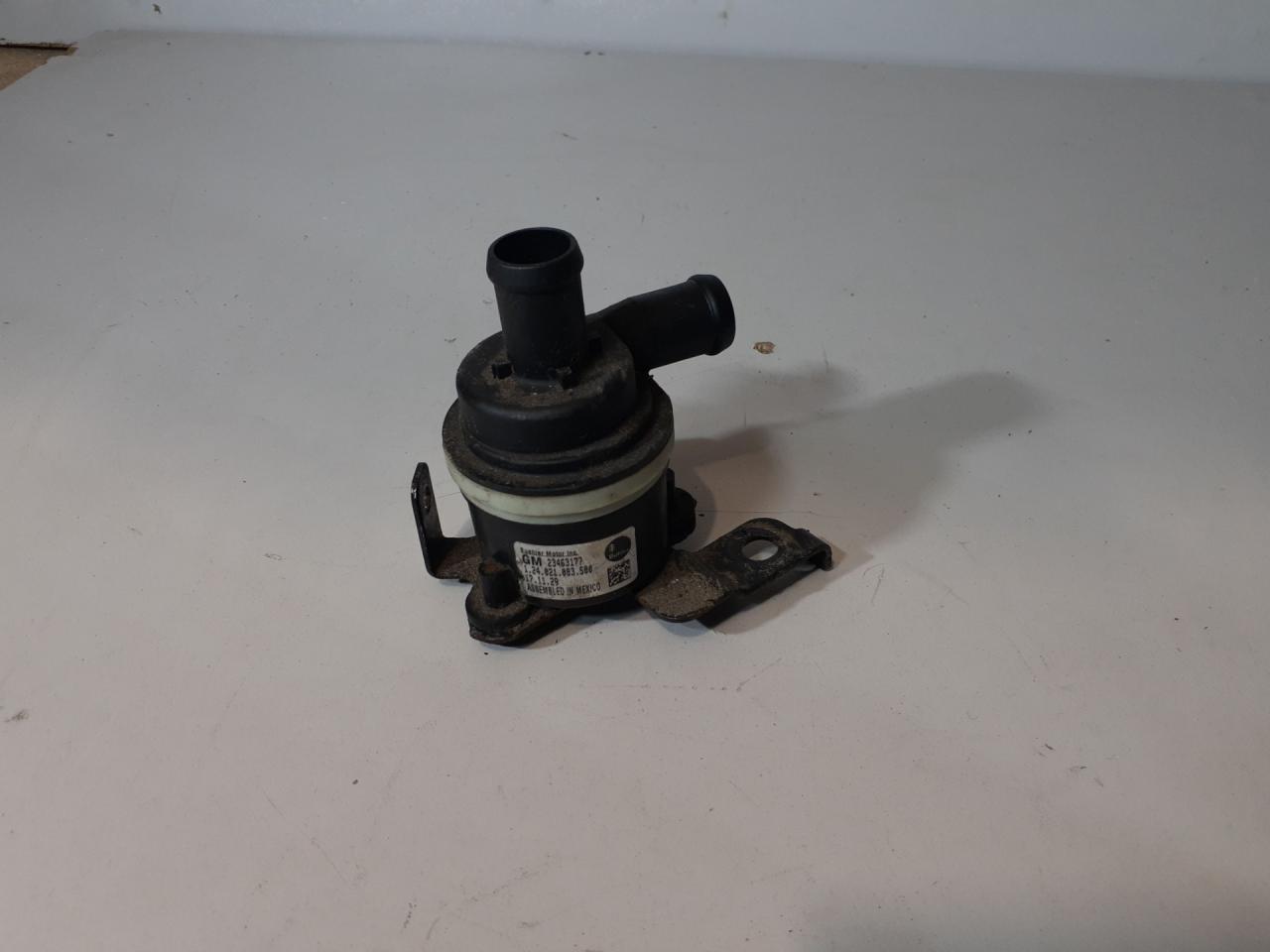 насос антифриза дополнительный GMC Terrain 2 поколение 2018, 1.5 л., бензин, АКПП, черный, внедорожник 5 дв., полный привод, GM23463177 - фото №1