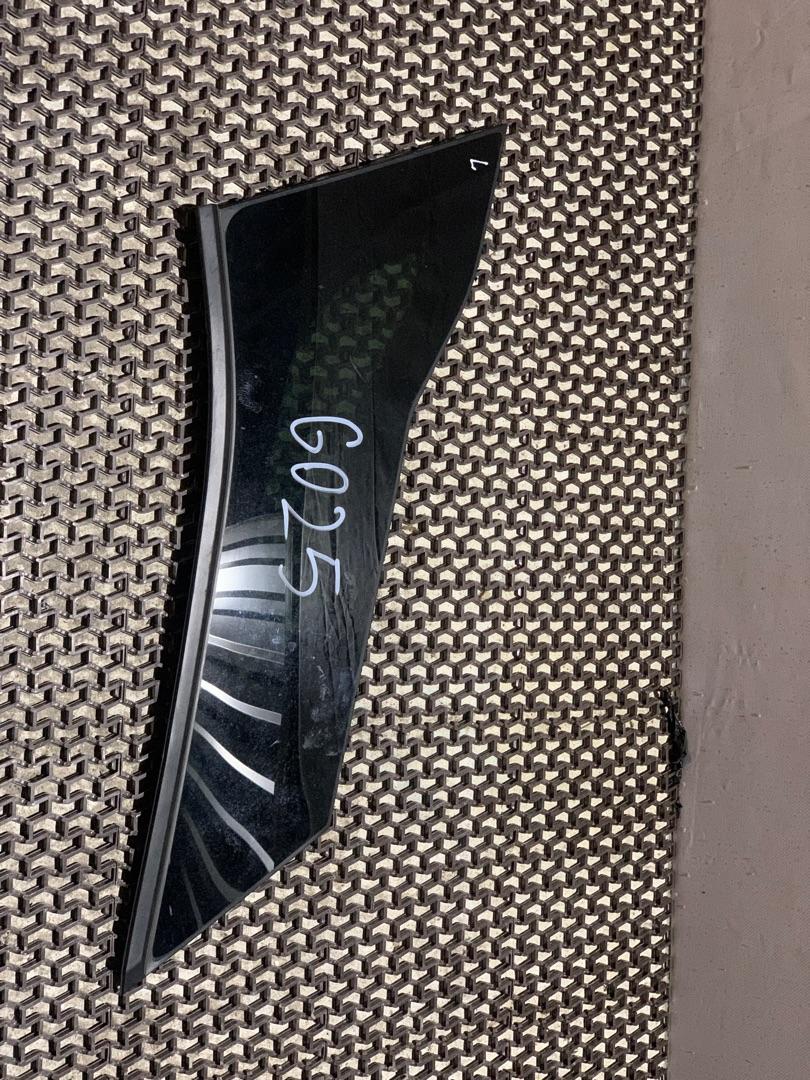 стекло кузовное боковое левое GMC Terrain 2 поколение 2018, 1.5 л., бензин, АКПП, черный, внедорожник 5 дв., полный привод - фото №1