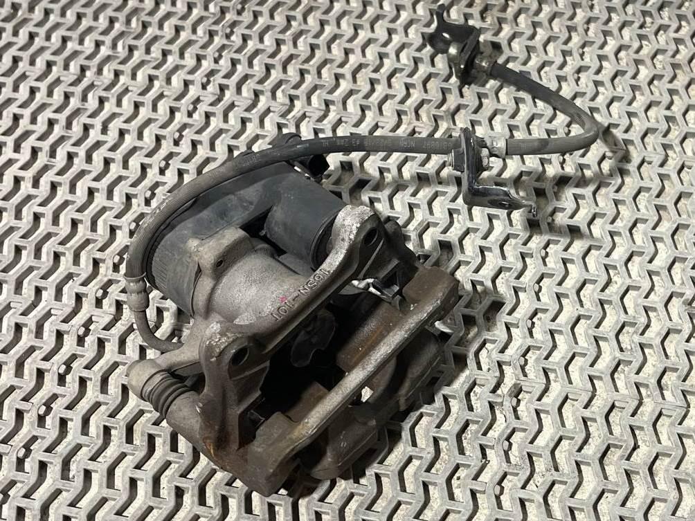 суппорт задний левый Honda CR-V 5 поколение 2019, 1.5 л., бензин, АКПП, белый, 43019-TLA-A01 - фото №1