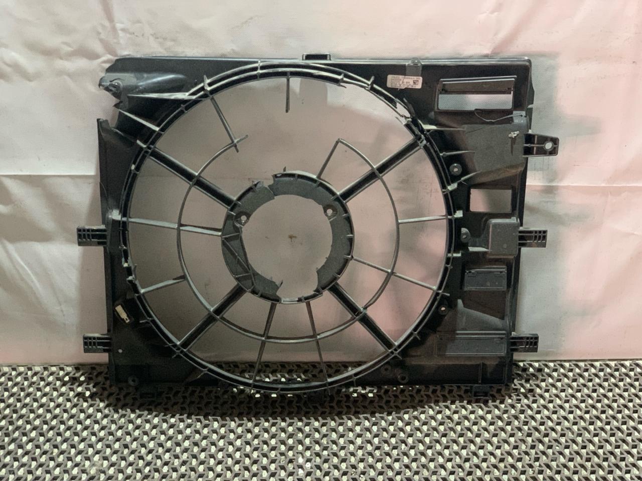 вентилятор радиатора Chevrolet Equinox 3 поколение 2019, 2.0 л., бензин, АКПП, черный, внедорожник 5 дв., передний привод - фото №1