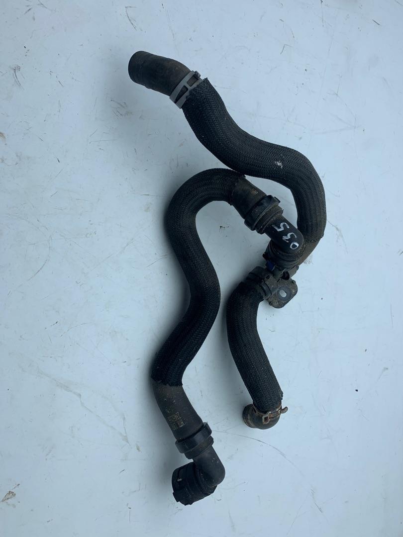 патрубок радиатора GMC Terrain 2 поколение 2018, 2.0 л., бензин, АКПП, серый, передний привод - фото №1