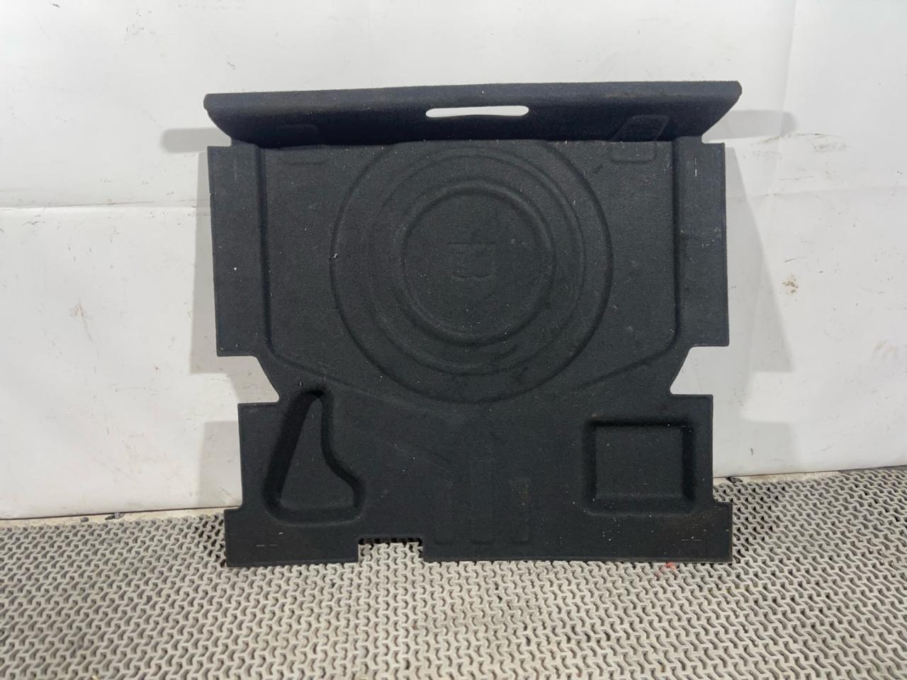 пол багажника Chevrolet Equinox 3 поколение 2019, 2.0 л., бензин, АКПП, черный, внедорожник 5 дв., полный привод, 84623963 - фото №1