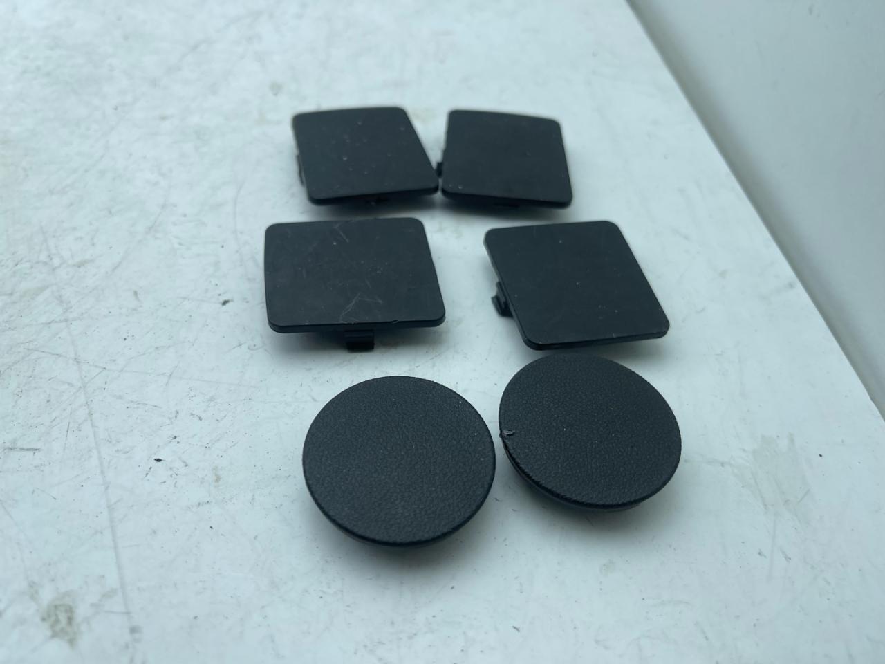 пластик Chevrolet Equinox 3 поколение 2018, 1.5 л., бензин, АКПП, черный, внедорожник 5 дв., полный привод, 23463128, 84271115 - фото №1