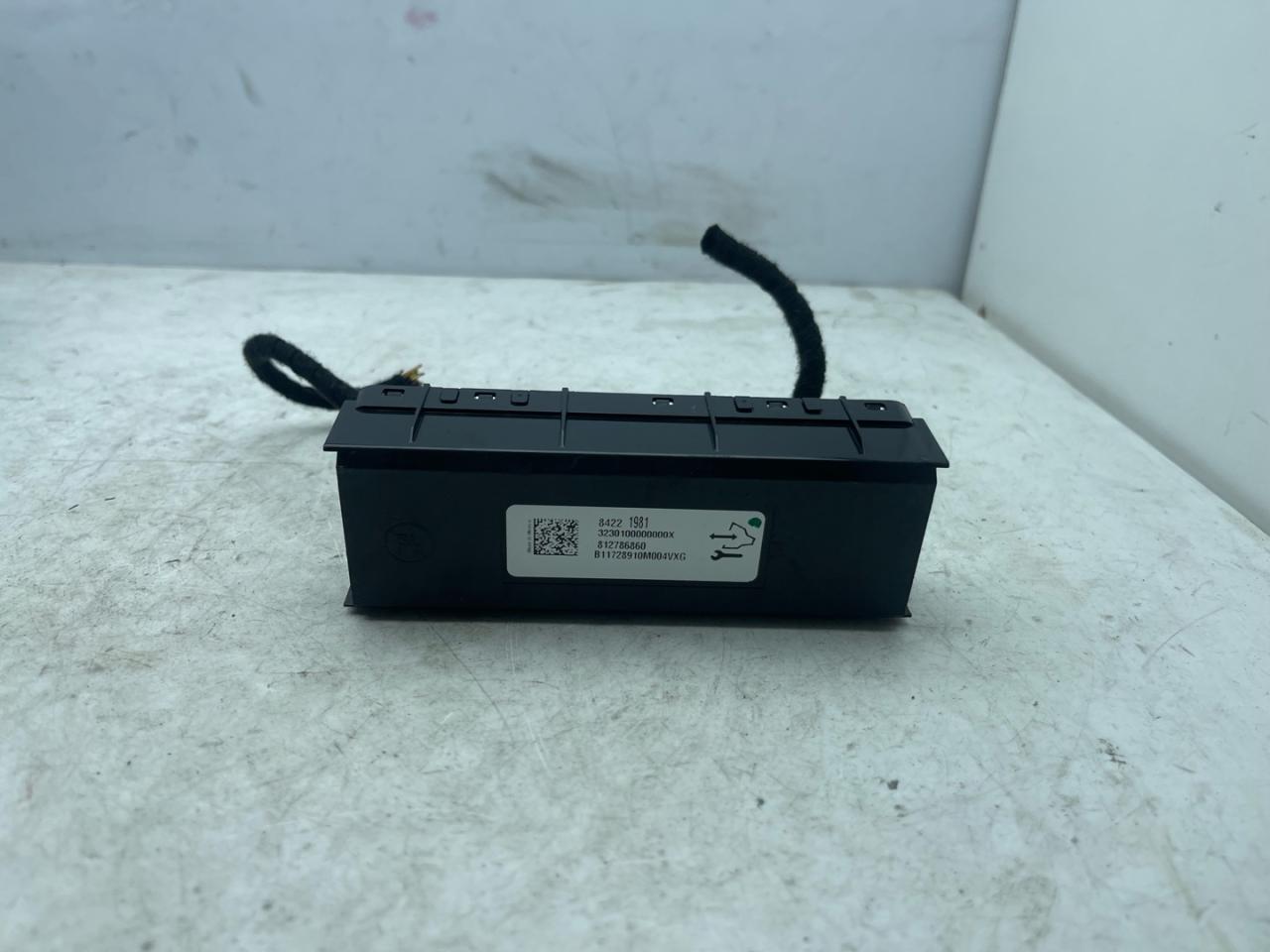 блок управления печки / климат-контроля Chevrolet Equinox 3 поколение 2018, 2.0 л., бензин, АКПП, синий, внедорожник 5 дв., передний привод, 84221981 - фото №1