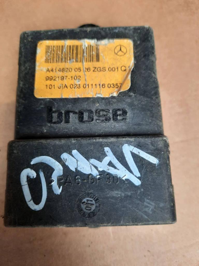 блок комфорта Mercedes-Benz Vaneo W414 2002, A4148200526 - фото №1