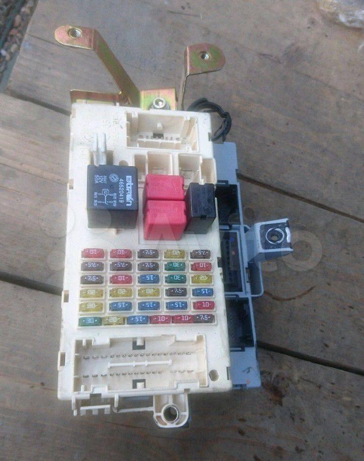 блок предохранителей Alfa Romeo 147 1 поколение 2002, 1.6 л., 467463750, 501000000000 - фото №1