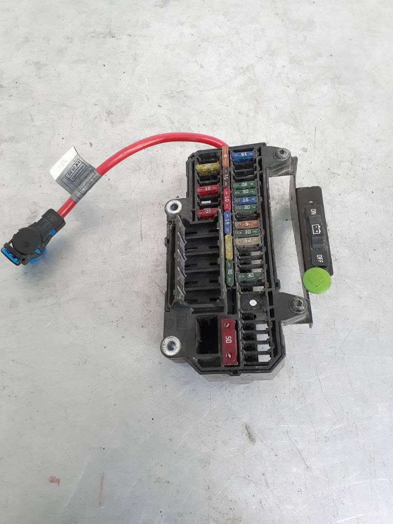 блок предохранителей BMW 7 серия E65/E66/E67 E65 2002, 3.5 л., бензин, АКПП, 6110000000000 - фото №1