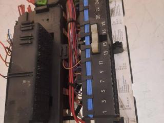 блок предохранителей BMW 3 серия E90/E91/E92/E93 E90 2006, MR980903