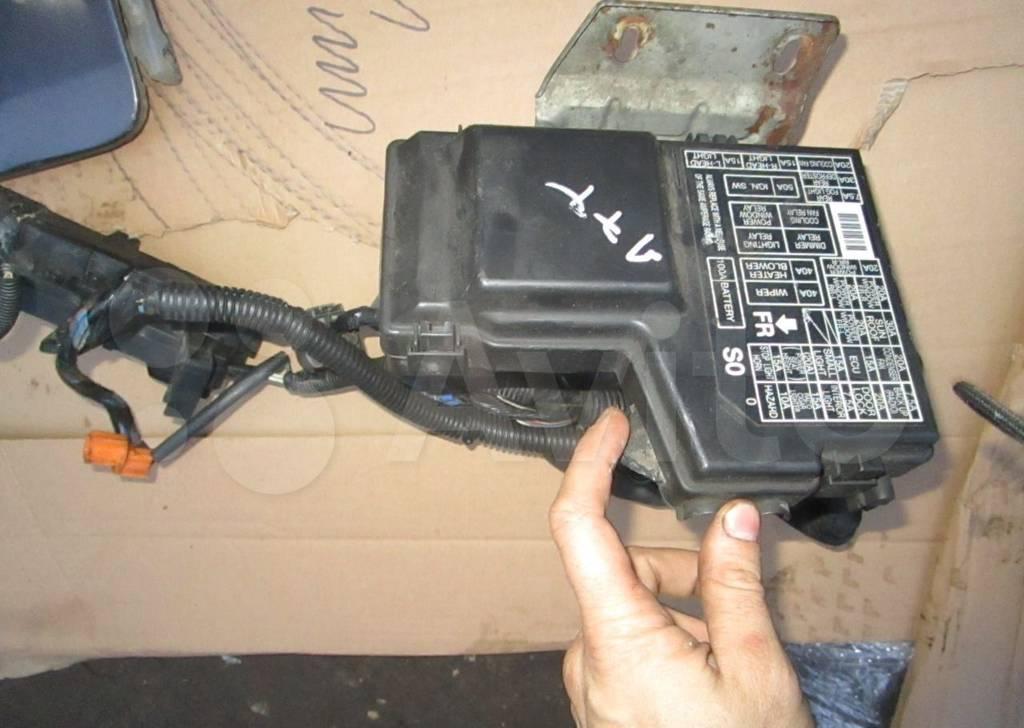 блок предохранителей Honda Shuttle 1 поколение 2000, 2.3 л., бензин - фото №1