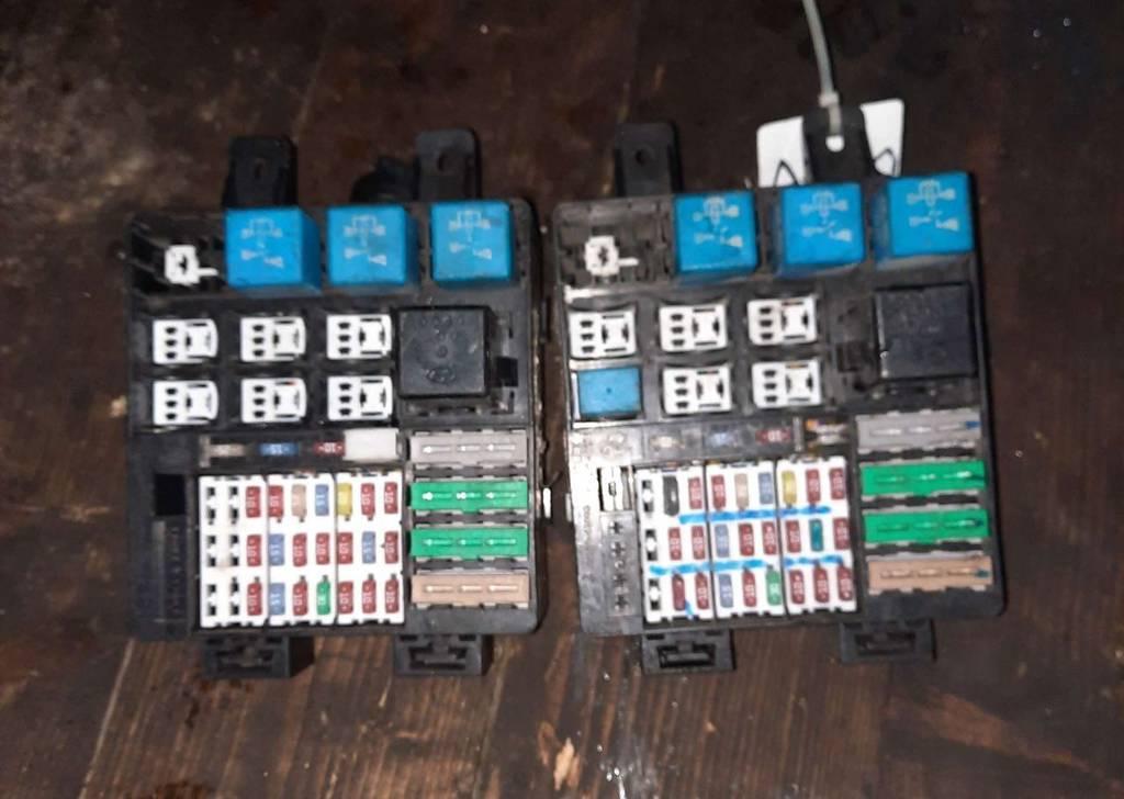 блок предохранителей Hyundai Matrix 1 поколение 2001, 1.6 л., бензин, 9100617101, 9118817000 - фото №1