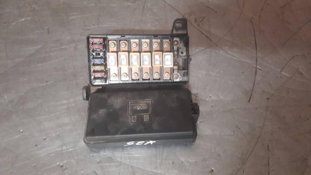 блок предохранителей Land Rover Freelander 1 поколение 1998, 1.8 л., МКПП, YQH100900 - фото №1