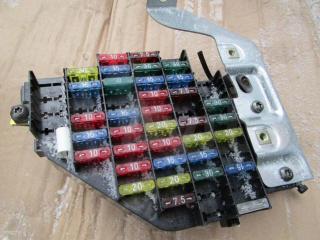 блок предохранителей Saab 1999, 2.0 л., бензин, 4736930, 4230017