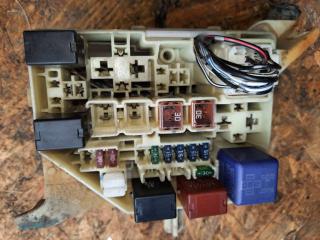 блок предохранителей Toyota Yaris P1 2001, 1.3 л., бензин, МКПП