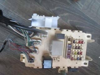 блок предохранителей Toyota Yaris P1 2001, 1.3 л., бензин, МКПП