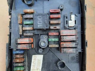 блок предохранителей Volkswagen Golf 5 поколение 2009, 1B011205, 17181281