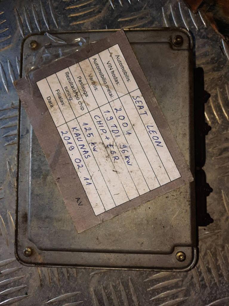 блок управления двигателем SEAT Leon 1 поколение 2000, 1.8 л., бензин, 06A906018D, 261204254 - фото №1