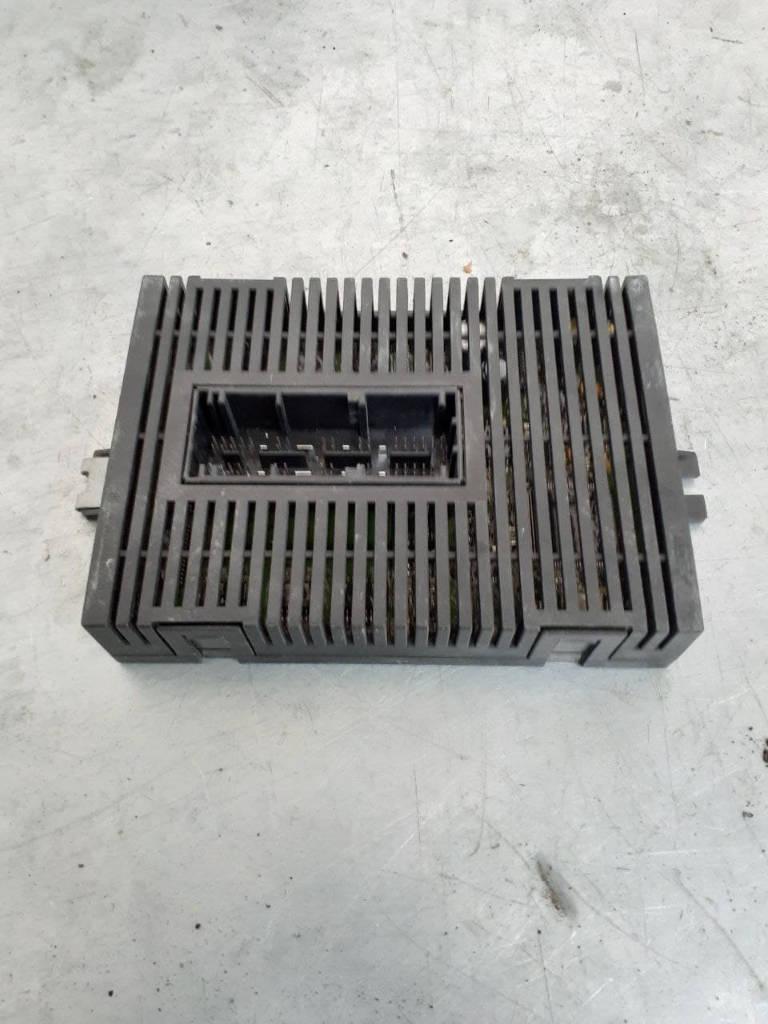 блок управления светом BMW 7 серия E65/E66/E67 E65 2002, 6922663 - фото №1