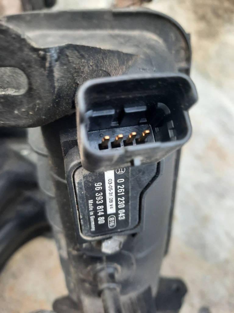 датчик (прочие) Peugeot 206 1 поколение 2003, 1.4 л., бензин, 9639381480, 261230043 - фото №1