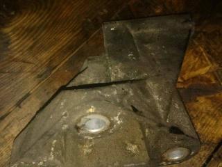 кронштейн генератора Nissan Almera Tino V10 (2000 - 2003), 2.2 л., дизель