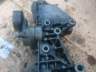 кронштейн генератора Renault Megane 2 поколение 2005, 1.5 л., дизель, 8200669495